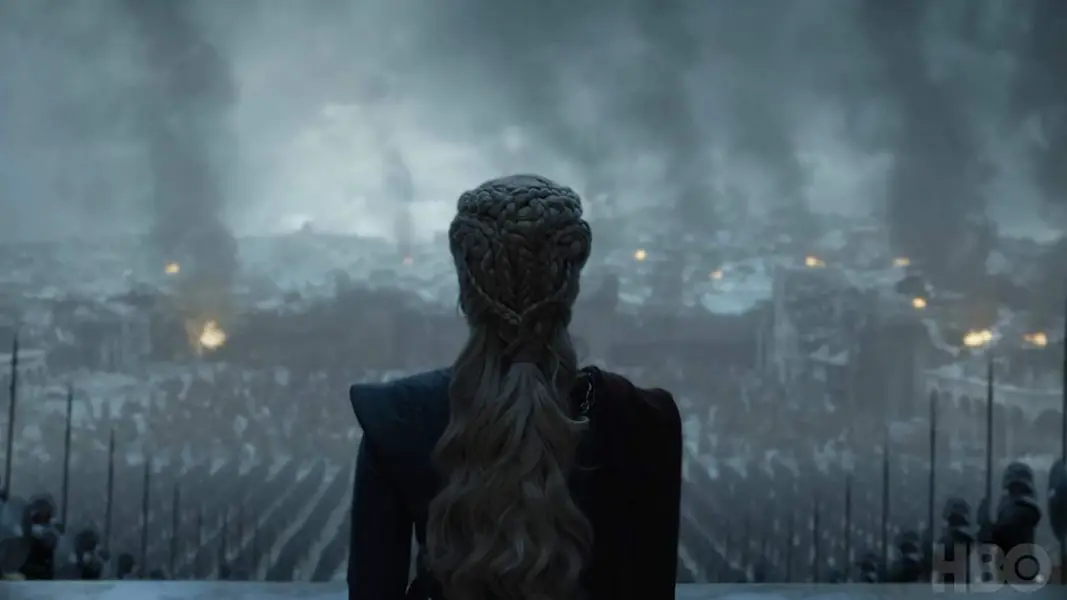 Daenerys stands in front of the burned King's Landing